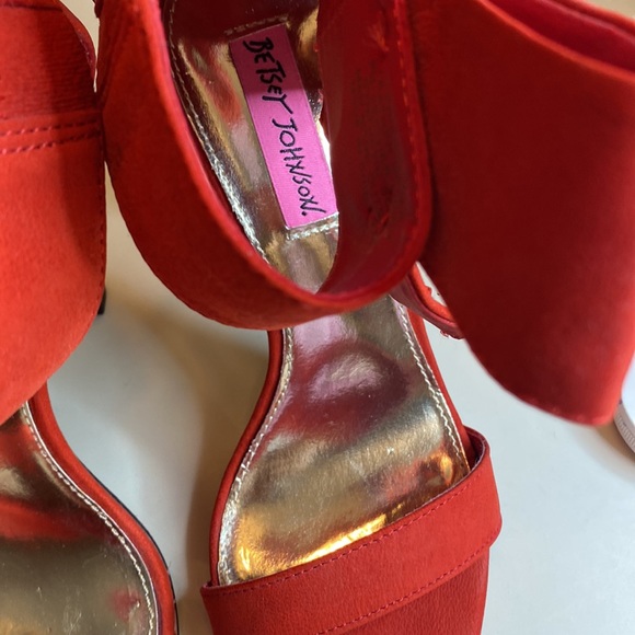 Betsey Johnson red bow heels - Picture 5 of 8